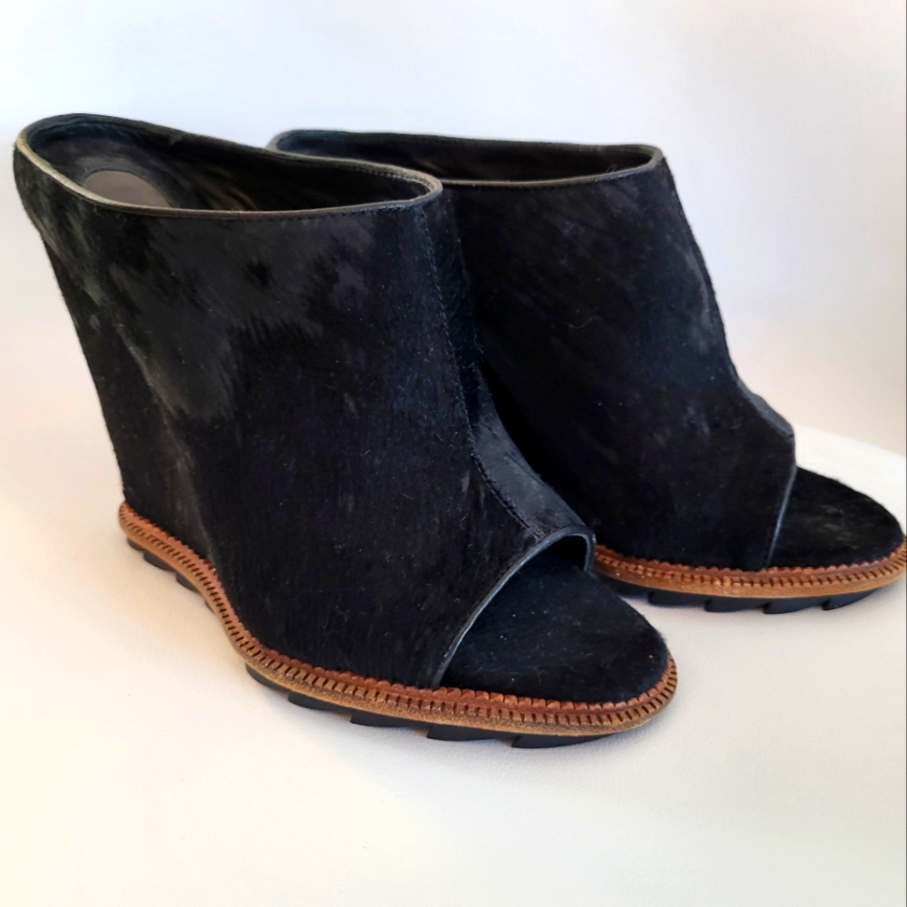 Camilla Skovgaard Calf Hair Avant-Garde Wedge Mules EU39/9 Black Designer Heels